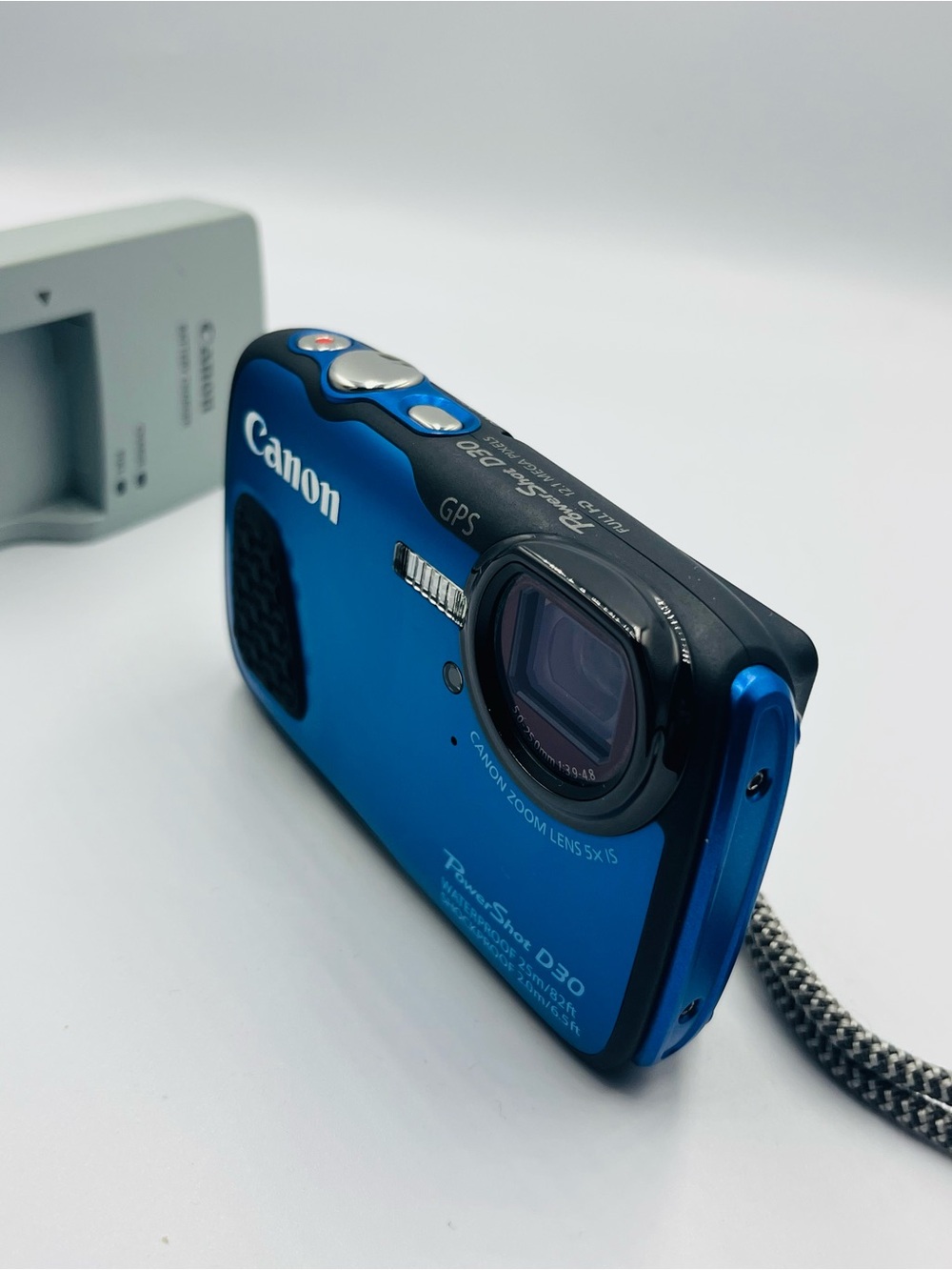 Canon PowerShot D30 Rugged Digital Camera - Blue - Picture 2 of 16